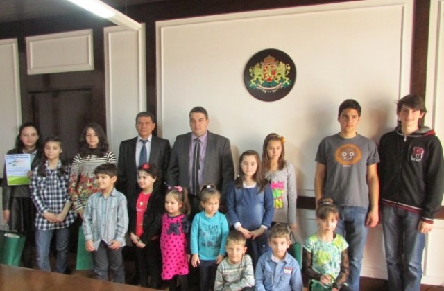 Наградиха победителите в конкурс за 90- годишнината на Летище Горна Оряховица