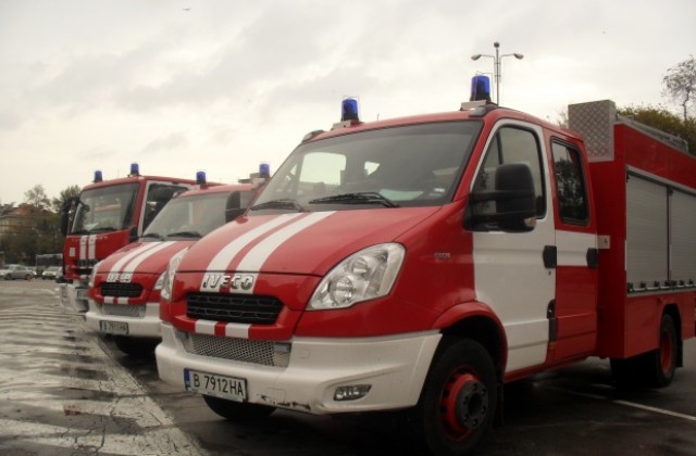 Три нови пожарни за огнеборците в Девня
