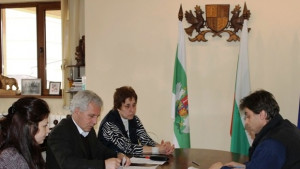 Първият договор за саниране на многофамилна жилищна сграда в Трявна