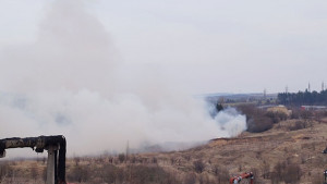 Три пожара в сухи треви гасили вчера огнеборците