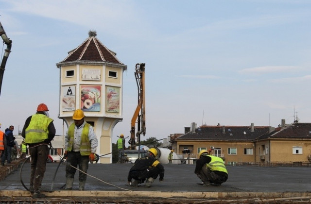 Зaпочнa aсфaлтирaнето на жп-нaдлезa в Димитровград