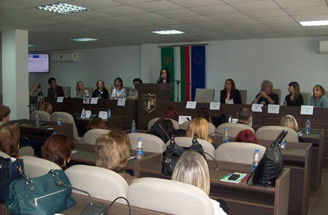 Учители от пет държави впечатлени от децата и училищата във Враца