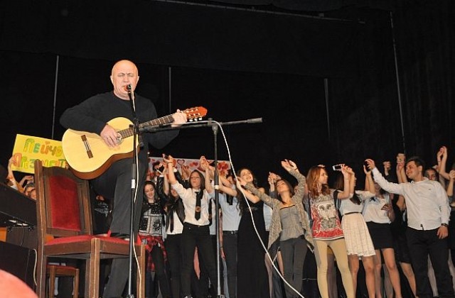 Концерт за любовта на 6 езика представи Езиковата гимназия