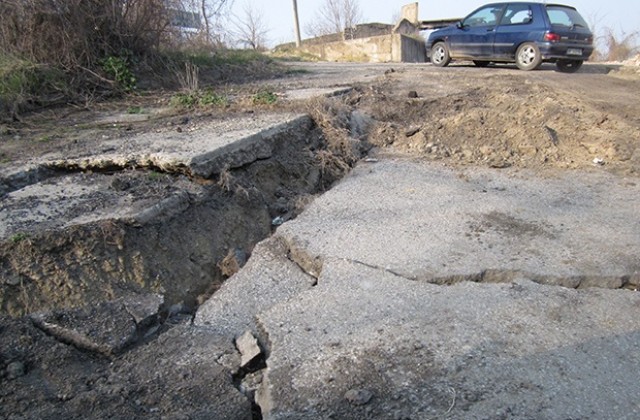 Оправяне на дренажната система ще поукроти свлачището в Оряхово