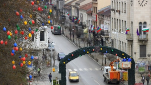 Великденска украса монтират във В Търново