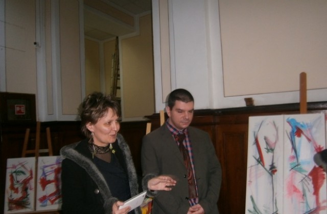 Изложба на Румен Кожухаров във фоайето на община Кюстендил