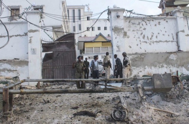 17 души са убити при обсада на хотел в Могадишу