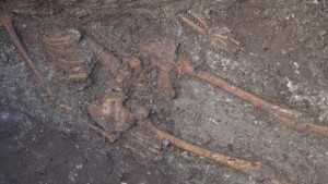 Още три скелета под Главната