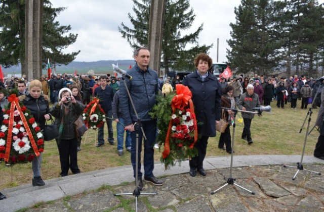 Бели гълъби пуснаха социалистите за 71 години от Балванската битка