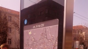 Правят мобилно приложение за градския транспорт монтират модерни табла на