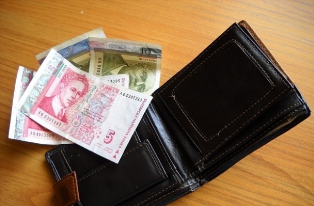 Изплащат пенсии и великденски добавки от 7 април