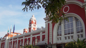 Такси блъсна пешеходка пред жп гарата