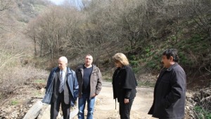 Областният управител провери пътя за село Сливито