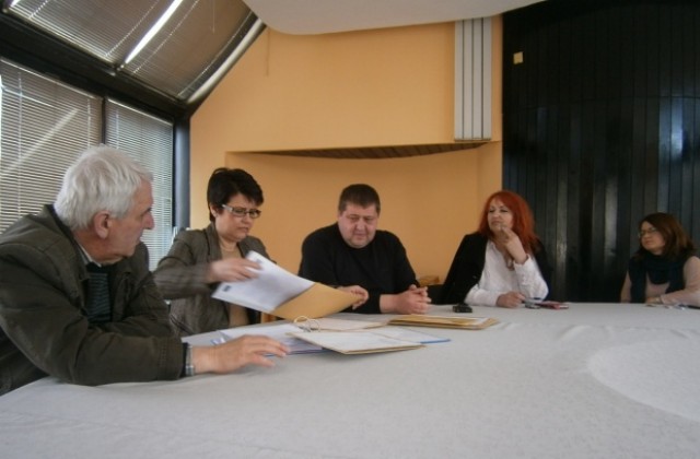 Три фирми в процедурата за обзавеждане на социалните жилища в Дупница