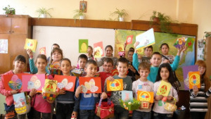 Третокласници изработиха великденски картички за свои връстници в SOS Детски