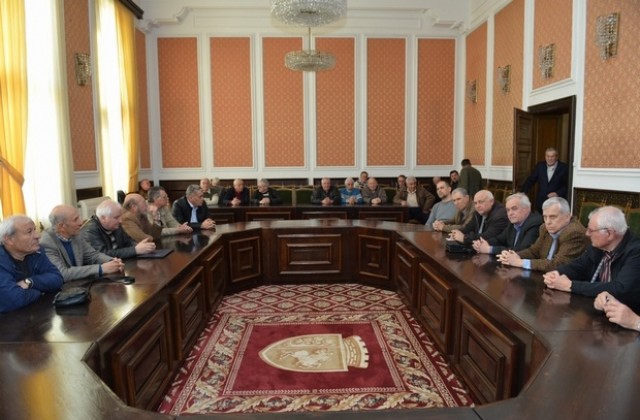 Депутати, община и бизнесмени обсъждат проблемите на Сливен