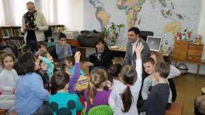 Безплатни читателски карти за участниците в димитровградския паратон на приказките