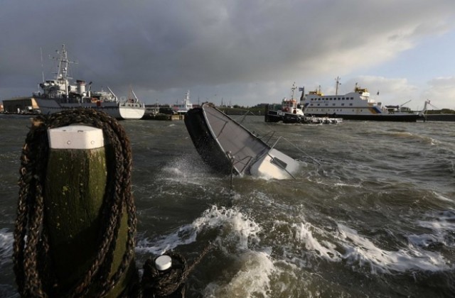 Трима души загинаха заради ураганните ветрове в Северна Европа