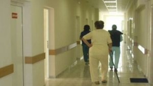 Пациентите постъпват в болница само срещу лична карта