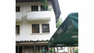 Данъчните продадоха на търг известен хотел в Елена