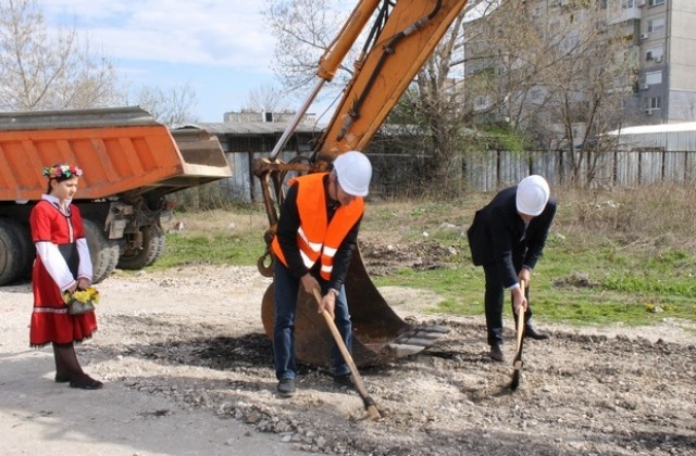 Първа копка за нова улица направиха в центъра на Димитровград