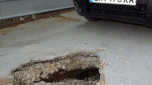 Републиканските пътища в Садово в окаяно състояние