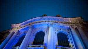 Президентството грейва в синьо в подкрепа на деца аутисти