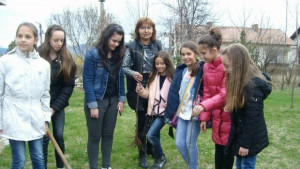 Деца засадиха липи в екопарк Малкият принц