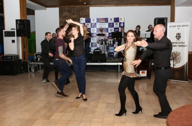 Изискано парти с латино ритми даде старт на туристическото изложение