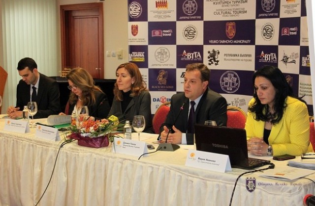 Общините да престанат да плагиатстват помежду си туристически продукти, призова Даниел Панов