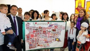 Уникално знаме и автентични носии показа работилница Седянка