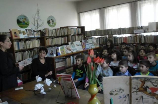Горнооряховската библиотека посрещна малки гости в Деня на детската книга