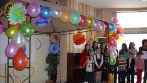 С песни и танци отбелязаха рождения ден на Центъра за