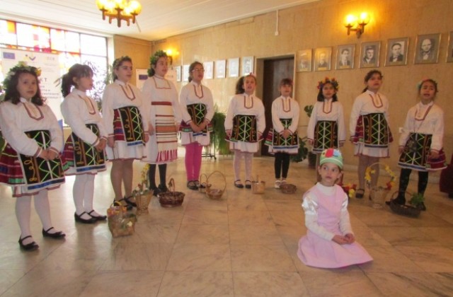 Лазарки гостуваха в общината в Г. Оряховица