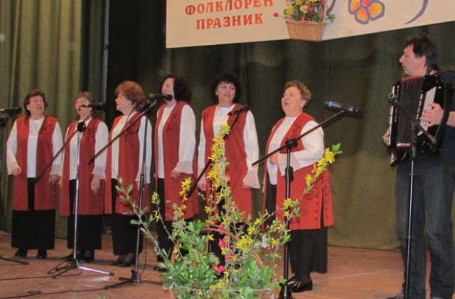 Първомайци посрещна самодейци за фолклорен празник
