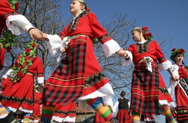 Лазарки кумичат в Съединение