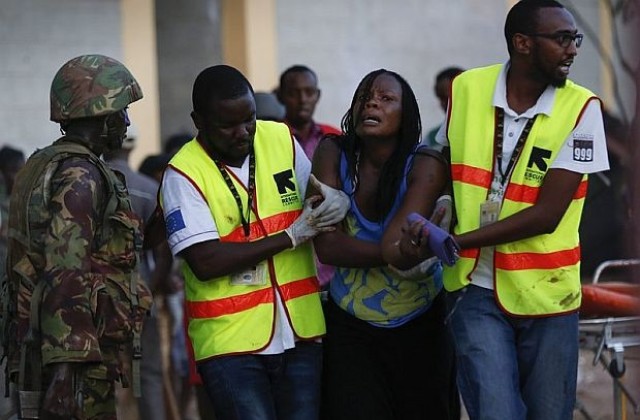 Оцелели и спасители разказват за кървавата атака в Кения
