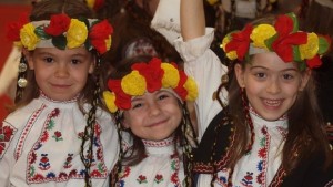Рекорден брой изпълнители на фолклорния събор Цветница в Генерал Тошево