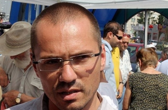 Евродепутатът Джамбазки против социалния блок в „Аспарухово“