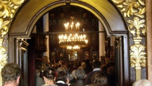 На Цветница посрещат Христос в Йерусалим с маслинови и лаврови