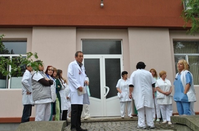 Лекарите от общинските и частните болници готвят протести на 7 април?