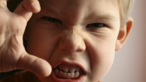 Вербалната агресия при децата първата стъпка към физическата саморазправа