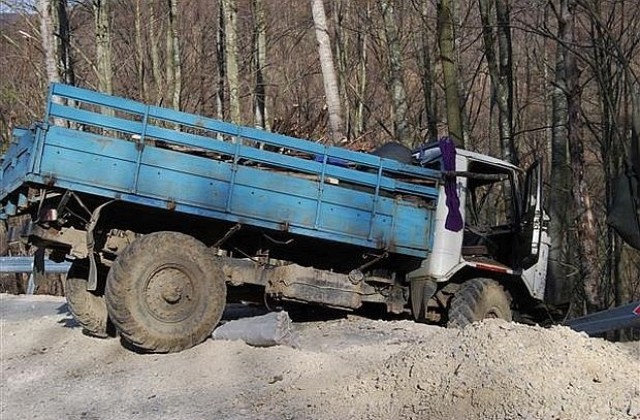Шофьорът на катастрофиралия камион бил по заместване