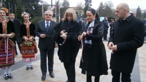 Откриха официално обновения градски площад в Плевен