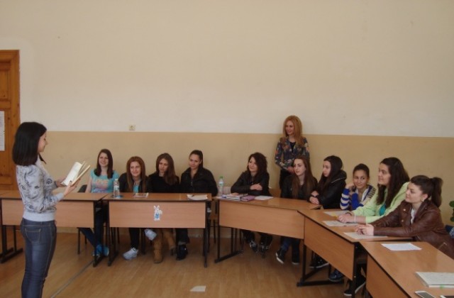 Ученици от Хуманитарна гимназия изследват живота и творчеството на Пеньо Пенев