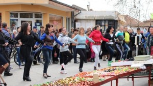 Фолклорен флашмоб в центъра на Любимец