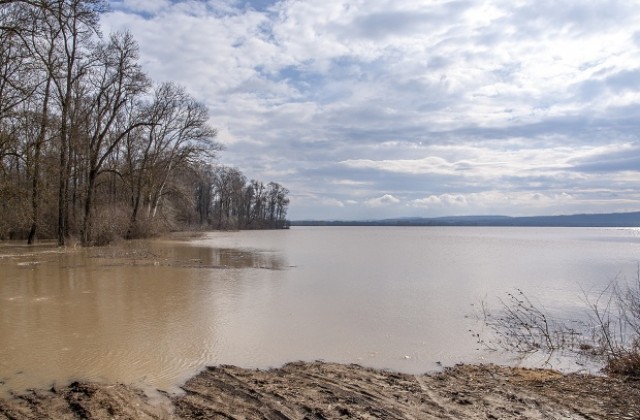 Седем язовира във Варненско се изпускат контролирано