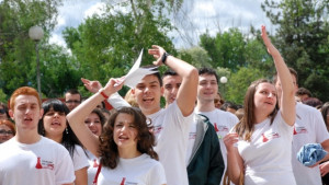 Зрелостници от Хуманитарната събират пари за лечението на болни от