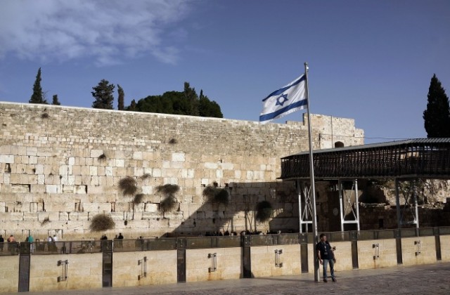 50 000 вярващи посетиха Стената на плача за Пасха