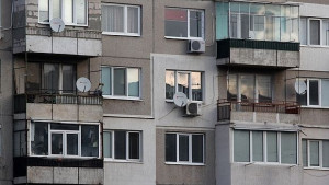 Областният подписва три договора за саниране в Казанлък